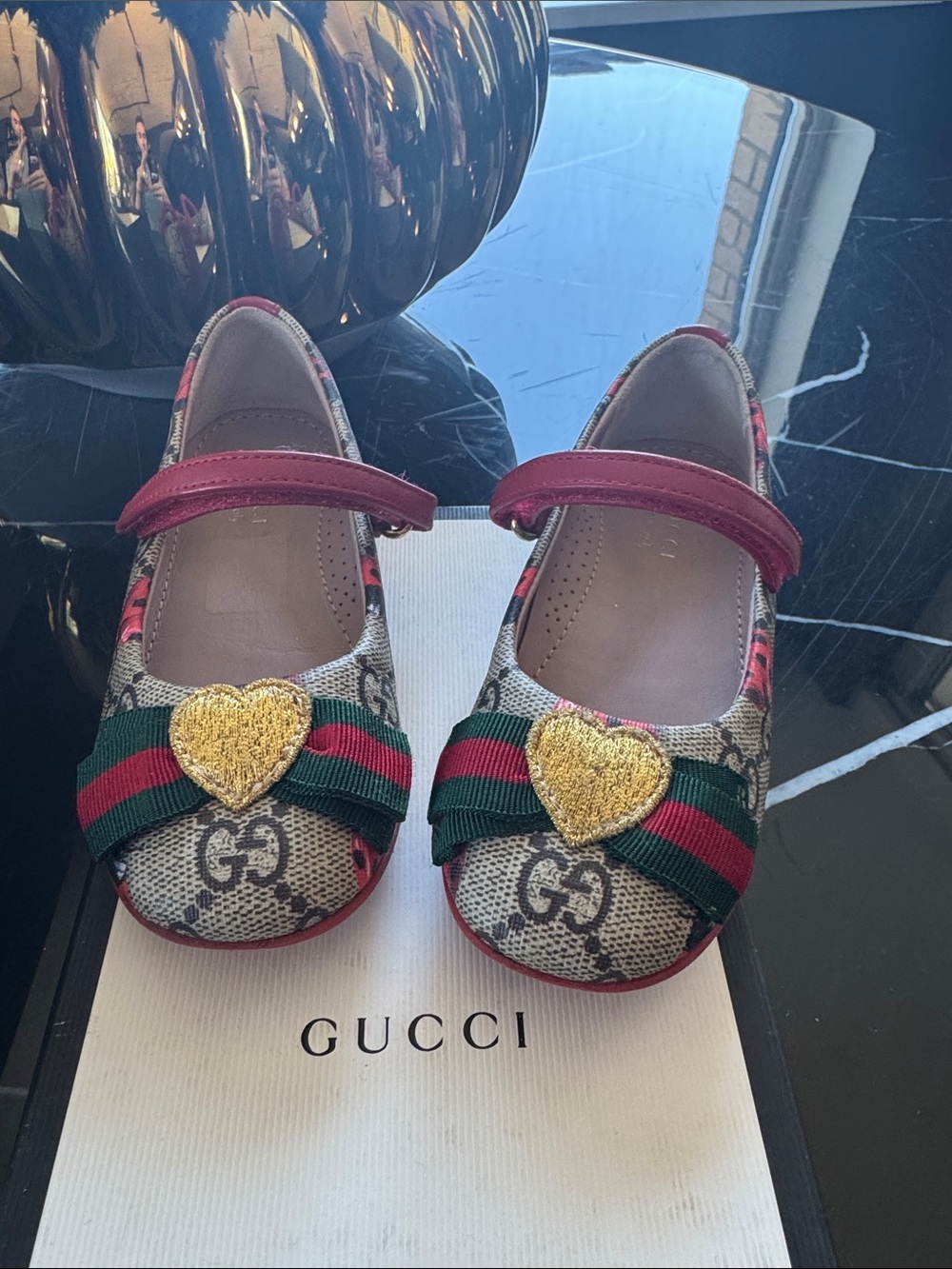 Gucci Kids Red Strap GG Heart and ladybug Ballet Flats with Green/Red Web